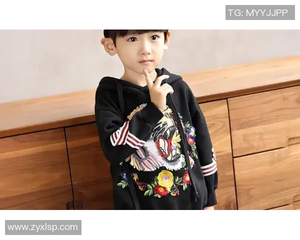 足球明星时尚风采大揭秘卫衣搭配潮流图片欣赏