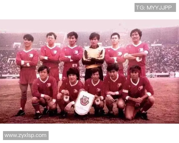 成龙与足球明星的亲密接触揭秘那些他见过的传奇球员名字